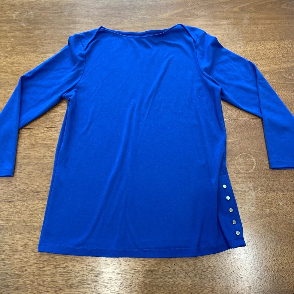 Lands’ End royal blue 3/4 sleeve boatneck tee with button detailing on hem